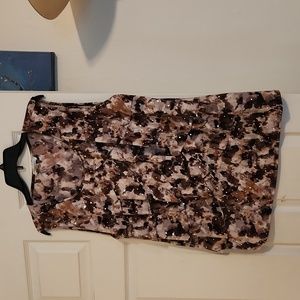 Dressbarn size 1X woman ruffled sleeveless blouse